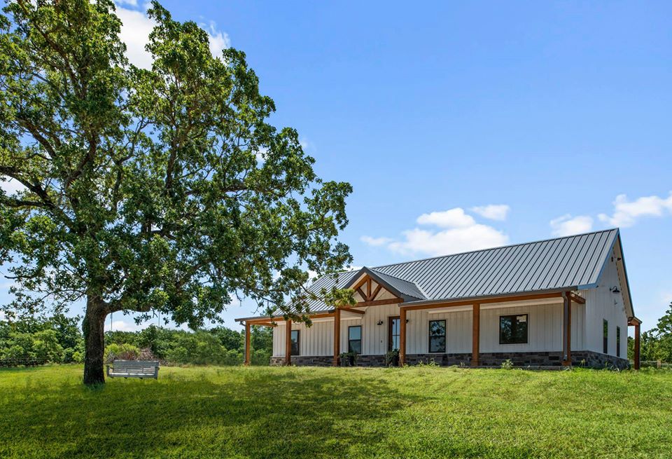 Cottondale Barndominium In Texas Amazing Home Below 2000 Sq Ft