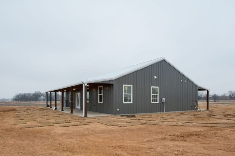 Grey Barndominium in Paradise Texas: See these 38 Amazing Photos